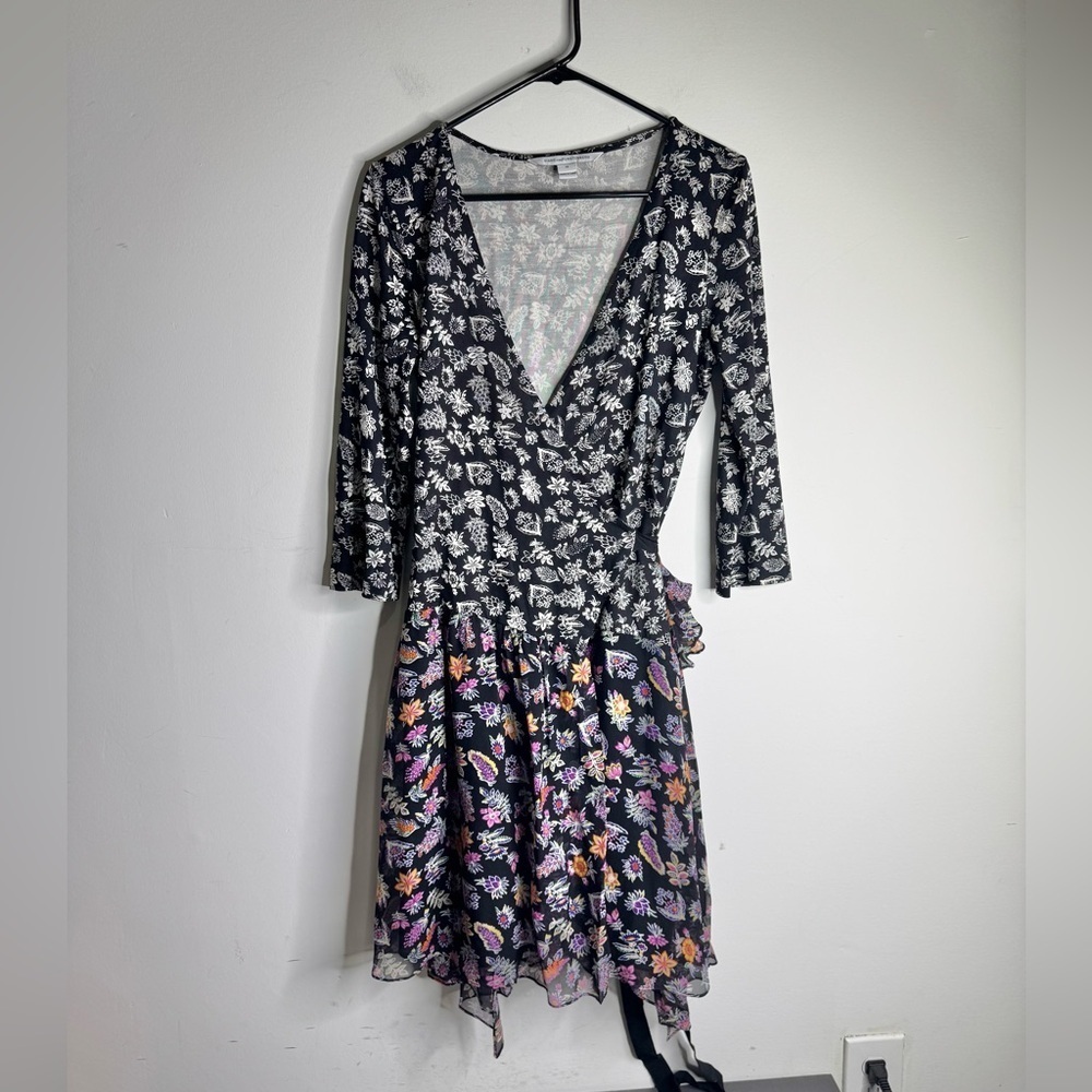 Diane von Furstenberg Irina Silk Dress Wrap Dark Floral Dainty V-Neck Printed